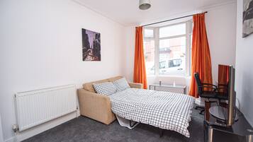 2 bedrooms, desk, iron/ironing board, travel crib