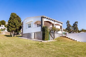 Exterior - Sea View Villa, with AC, close to the beach, private pool and free WIFI (Son Bou)