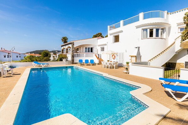 Pool - Sea View Villa, with AC, close to the beach, private pool and free WIFI (Son Bou)