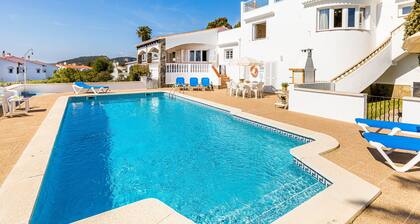 Sea View Villa, with AC, close to the beach, private pool and free WIFI