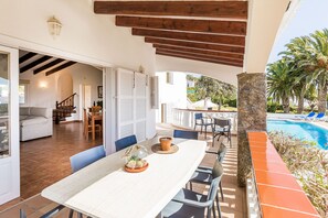 Outdoor dining - Sea View Villa, with AC, close to the beach, private pool and free WIFI (Son Bou)