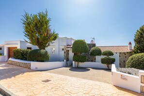 Exterior - Sea View Villa, with AC, close to the beach, private pool and free WIFI (Son Bou)