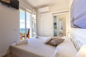 1 bedroom, in-room safe, iron/ironing board, free WiFi - ROMANTIC MEDITERRANEAN STYLE HOUSE, SUSPENDED OVER THE SEA & THE ANCIENT VILLAGE (Castelsardo)