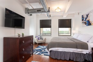 2 bedrooms, iron/ironing board, WiFi, bed sheets - Skyline Square  (Niagara Falls)