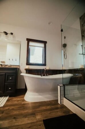 Hair dryer, towels, soap, shampoo - Soaker Tub & Sunset Sugarloaf Retreat (Mindoro)