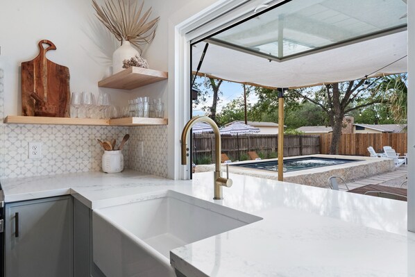 المنشأة من الداخل