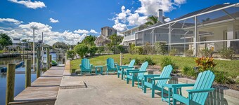 Casa Bonita, "Sun & Fun"-On Canal with Pool