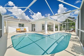 Outdoor pool, a heated pool - Casa Bonita, "Sun & Fun"-On Canal with Pool (Bonita Springs)