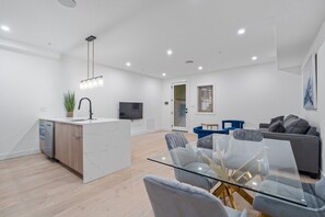 Interior - Charming DC Townhouse Condo| Explore Monuments, Museums & Vibrant Neighborhoods (Washington)
