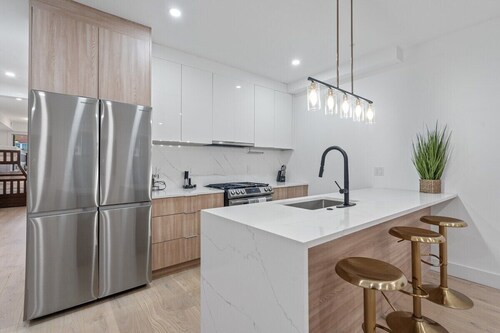 Charming DC Townhouse Condo| Explore Monuments, Museums & Vibrant Neighborhoods