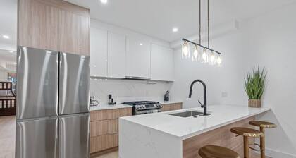 Charming DC Townhouse Condo| Explore Monuments, Museums & Vibrant Neighborhoods