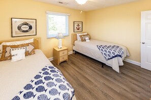 5 bedrooms, WiFi - Tern About! Stunning & Spacious Pool, Ocean Views, and Easy Bach Access! (Virginia Beach)