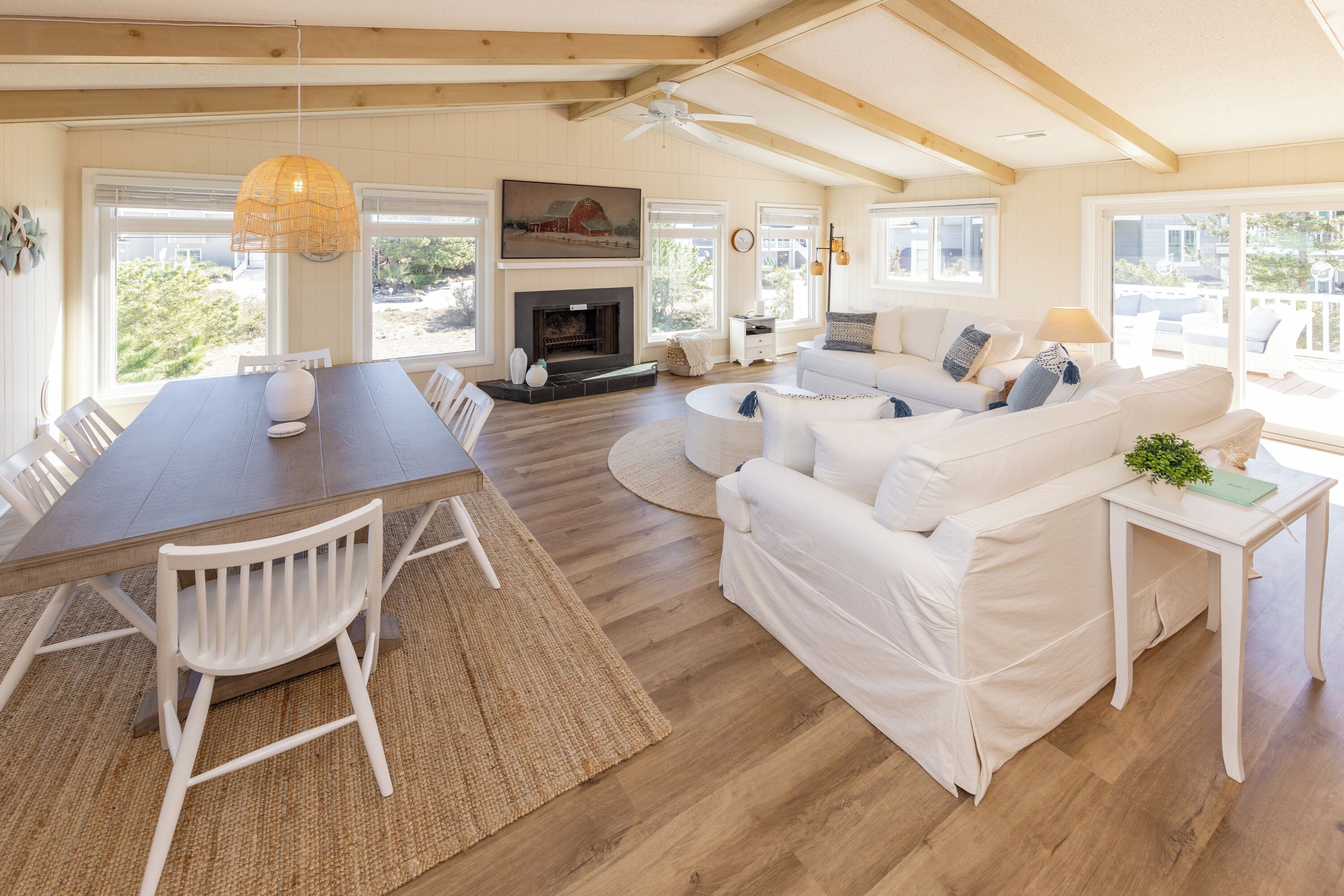 Smart TV, DVD player, books, stereo