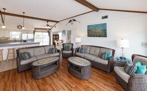 TV, DVD player - *NEW* Blue Ocean- Steps to Beach, Private Pool, Slps 16 (Virginia Beach)