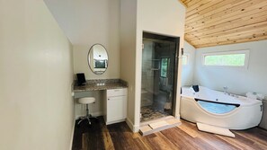 Shower, jetted bath, hair dryer, towels - Private and peaceful 3 br cabin in the woods with new Hot Tub (Ridgway)