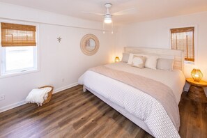 4 bedrooms, WiFi, bed sheets - Easy Day- Pool, Hot Tub, Dog Friendly, Direct Beach Access! (Virginia Beach)
