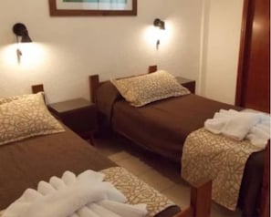 Classic Twin Room | Free WiFi, bed sheets - HOTEL ROYAL (Villa Gesell)