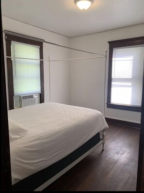 4 bedrooms, WiFi, bed sheets