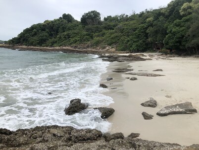 Thai Neighbourhood Duplex Stay- 3 bedroom Home with Close Proximity to the Beach