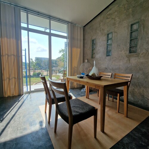 Thai Neighbourhood Duplex Stay- 2 bedroom Home with Close Proximity to the Beach