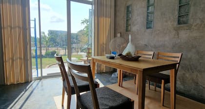 Thai Neighbourhood Duplex Stay- 2 bedroom Home with Close Proximity to the Beach
