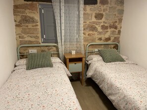 4 bedrooms, iron/ironing board, bed sheets