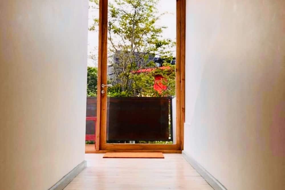 Escalera al puerto Guest House