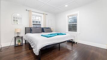 2 bedrooms, desk, iron/ironing board, free WiFi