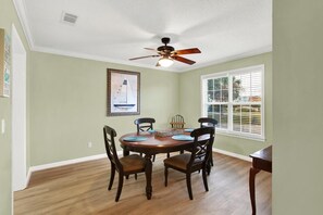House, Multiple Beds (Captain's Corner) | Dining