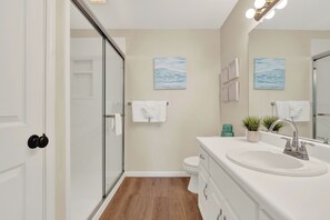 Maison, plusieurs lits (Captain's Corner) | Salle de bain