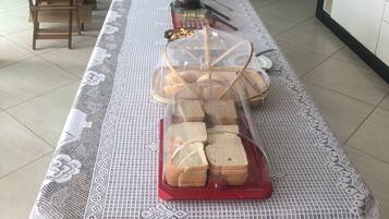 Café da manhã self-service grátis todos os dias