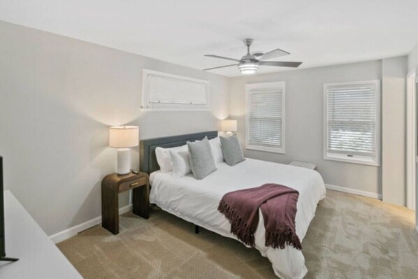 3 bedrooms, desk, iron/ironing board, travel crib