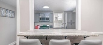 LOCATION! Walkable to inclines & stunning views