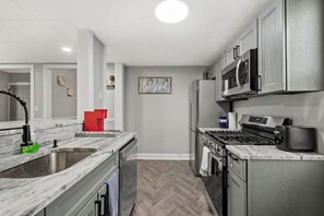 Private kitchen - LOCATION! Walkable to inclines & stunning views (Pittsburgh)