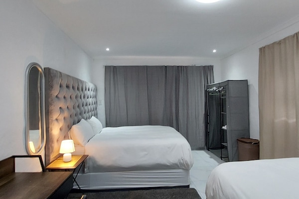 6 Schlafzimmer, BĂŒgeleisen/BĂŒgelbrett, kostenloses WLAN, BettwĂ€sche