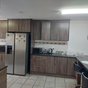 ميكروويف، فرن، موقد طهي مسطح، غلّاية كهربائية