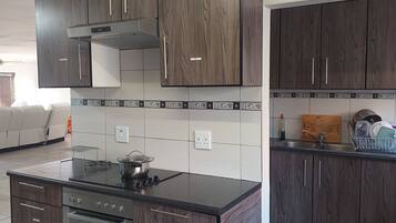 Mikrowelle, Ofen, Herdplatte, Wasserkocher