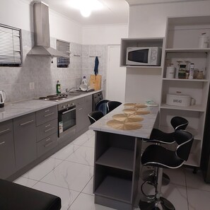 Microwave, oven, stovetop, electric kettle - A staycation in walvis bay
 (walvis bay)