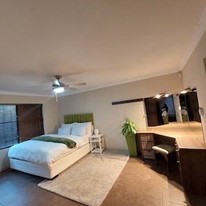 6 dormitorios, tabla de planchar con plancha, wifi gratis y ropa de cama