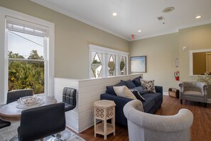 Living area - Beautiful Beach Duplex sleeps 6 (Biloxi)