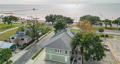 Beautiful Beach Duplex sleeps 6