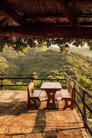Outdoor dining - Historic farmhouse in the Cilento countryside - App. 2 (Rutino)