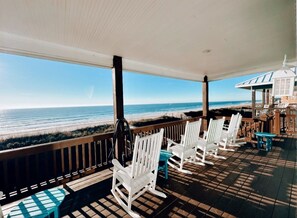 Property grounds - Turtle's Pace - a 5 bed, 3.5 bath Oceanfront pet friendly (North Topsail Beach)