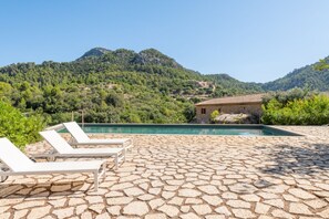 Outdoor pool - Apartment S'Aljub with Terrace & Garden View (Lloseta)