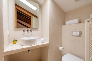 Shower, hair dryer, towels, soap - Apartment S'Aljub with Terrace & Garden View (Lloseta)