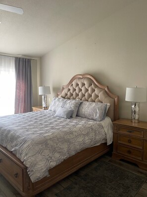 3 dormitoris, planxa i posts de planxar, wifi i roba de llit 