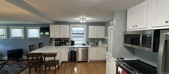 Spacious King Bedroom, Center of Town, parking and outdoor space