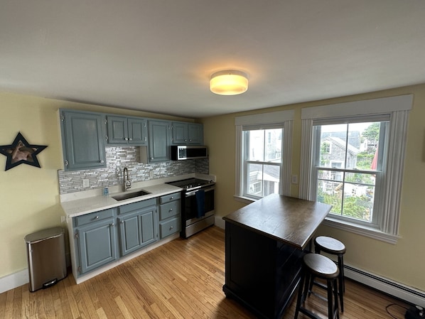 Fridge, microwave, oven, stovetop - Spacious, bright 3-bedroom, Center of Town with Parking (Provincetown)