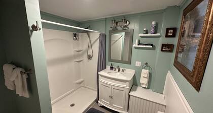Spacious, bright 3-bedroom, Center of Town with Parking