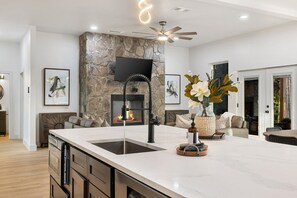 Interior - Divine Den- 7 BR- Pine Hills North (Broken Bow)